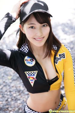 茜色染红的街道